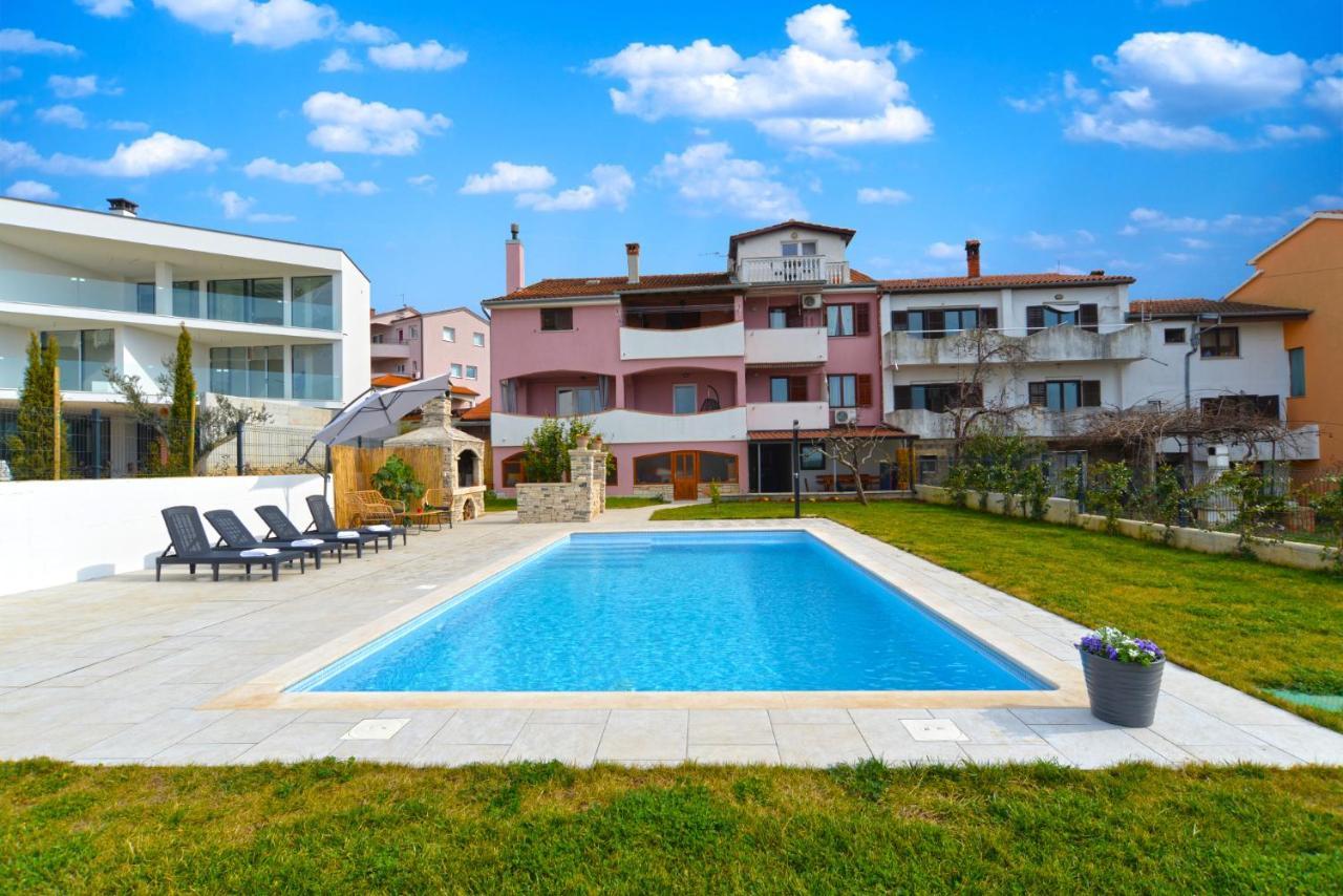 Apartments Violete 742 Pula Exterior photo