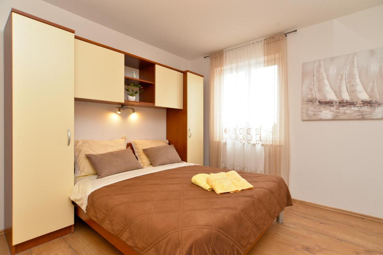Apartments Violete 742 Pula Exterior photo