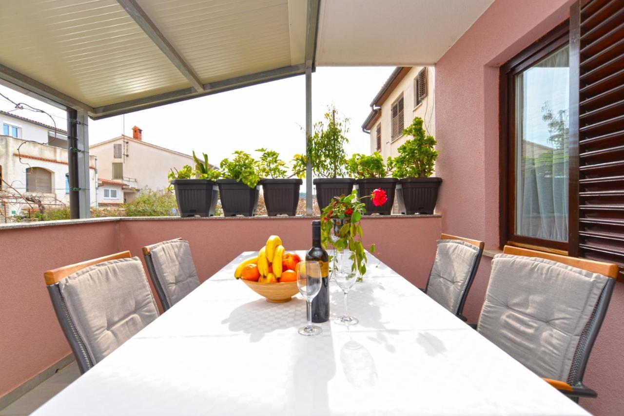 Apartments Violete 742 Pula Exterior photo