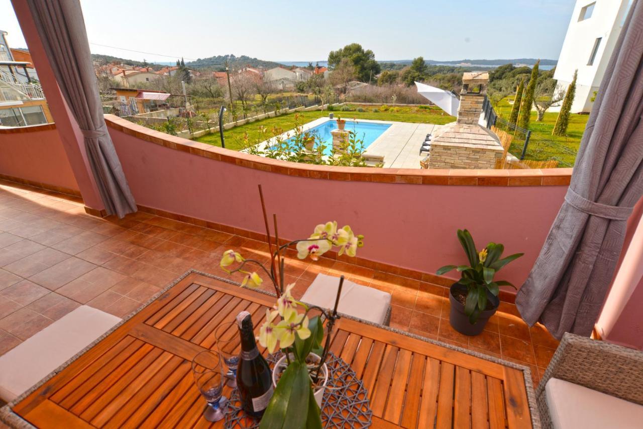 Apartments Violete 742 Pula Exterior photo